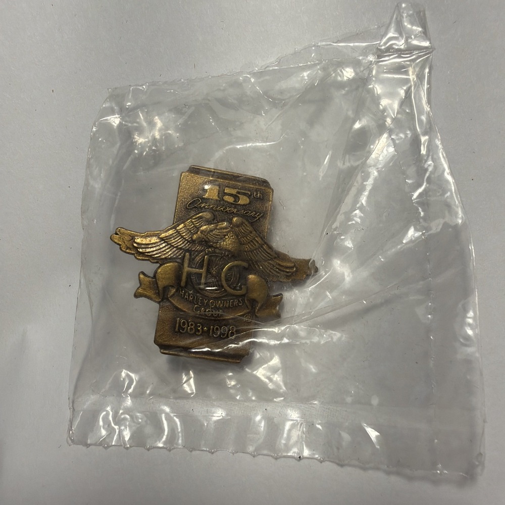 1983 -1998 HARLEY DAVIDSON OWNERS GROUP HOG 15th ANNIVERSARY MEMBER VEST PIN *